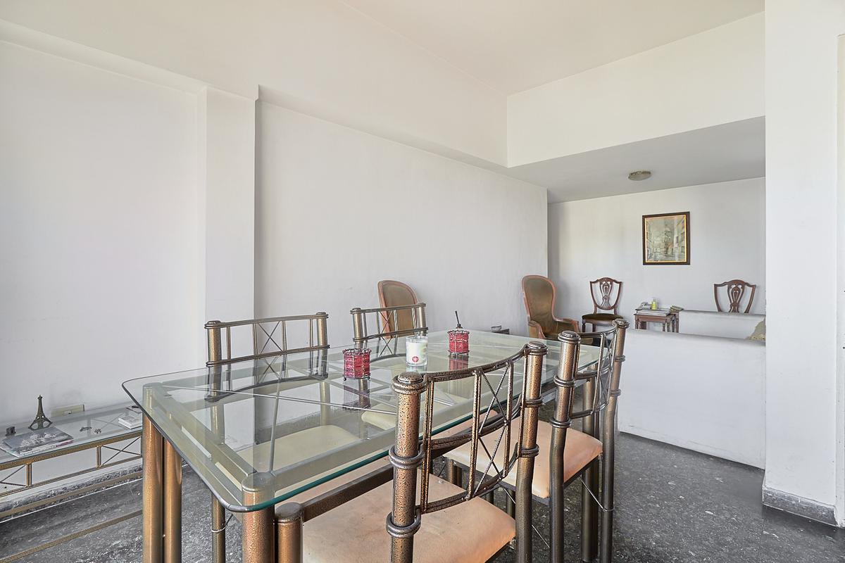 rivadavia 10900 venta departamento de 3 ambientes muy luminosos con balcon y cochera