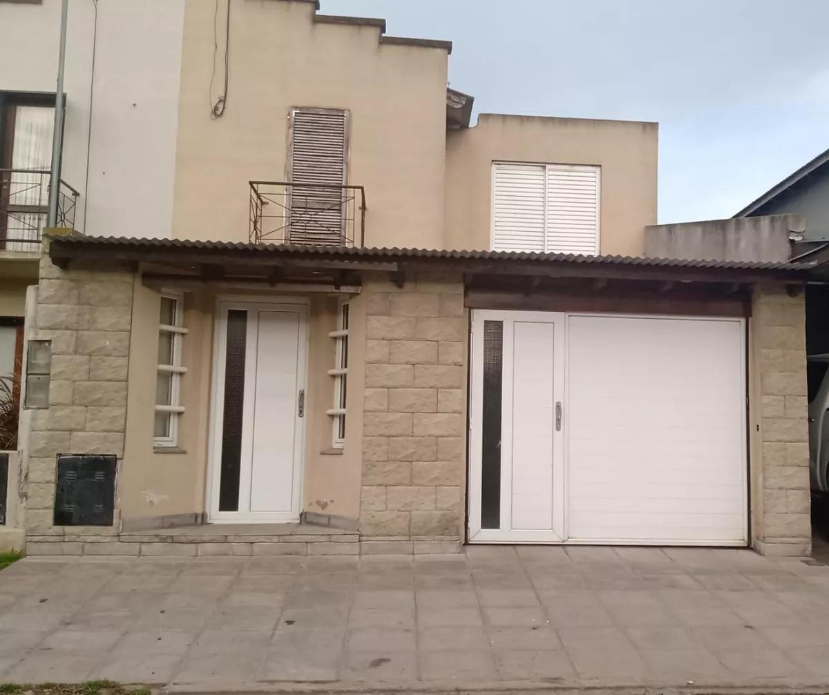 Casa en venta - 3 Dormitorios 2 Baños - 120Mts2 - Cocheras - Necochea