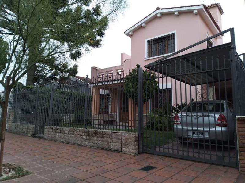 VENTA CASA ROGELIO MARTÍNEZ 3 DORMITORIOS OPORTUNIDAD