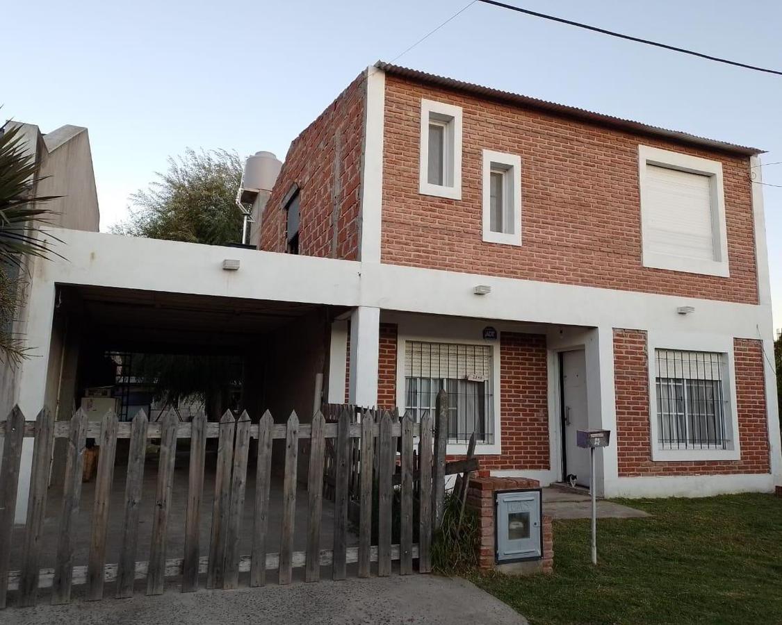 Casa en venta de 200 m2 en Ranchos, General Paz, Bs As.