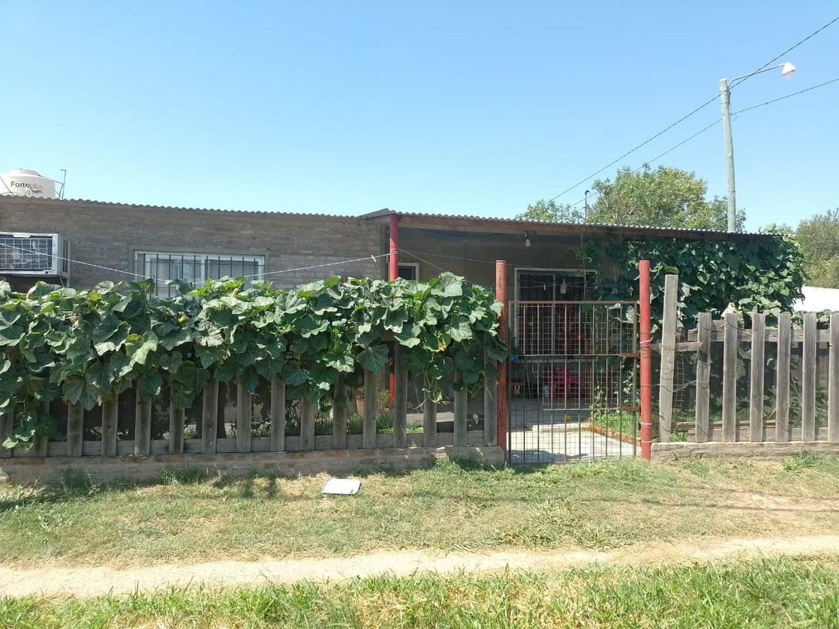 DOS CASAS EN UN MISMO LOTE - ROLDAN