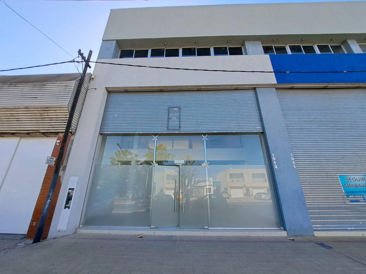 LOCAL EN ALQUILER - 66 ENTRE 133 Y 134 - LOS HORNOS - 270M2