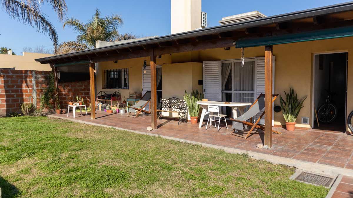 Casa con pileta cerca del centro de Lobos a la VENTA