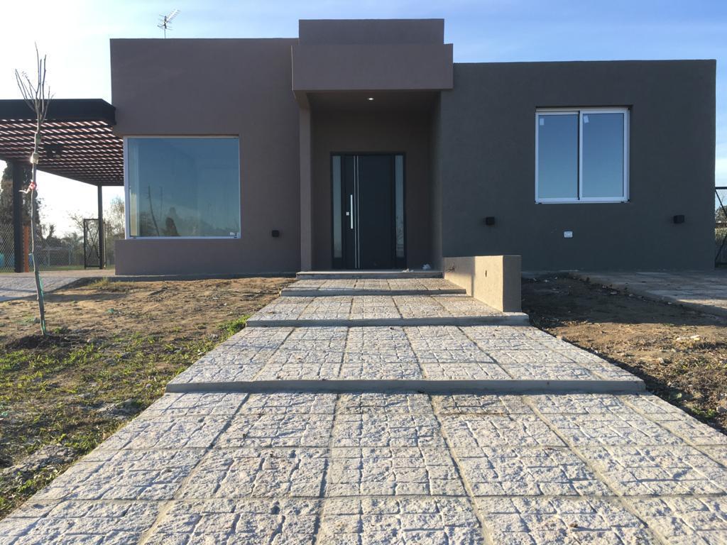 TU CASA CON JARDIN! Barrio Cerrado PILAR DEL ESTE SIN COMISION INMOBILIARIA!