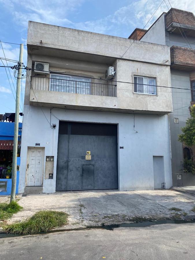 Galpon con vivienda, aprobado para 4 departamentos mas!