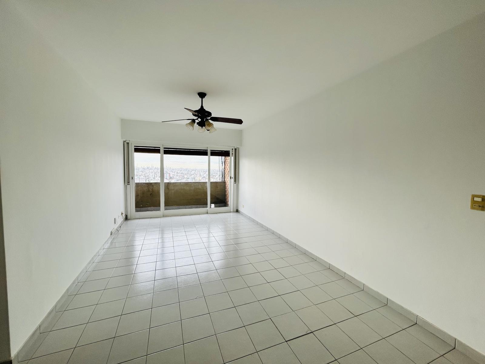 Alquiler Departamento de 4 ambientes con balcón en piso 27 en Villa Luro