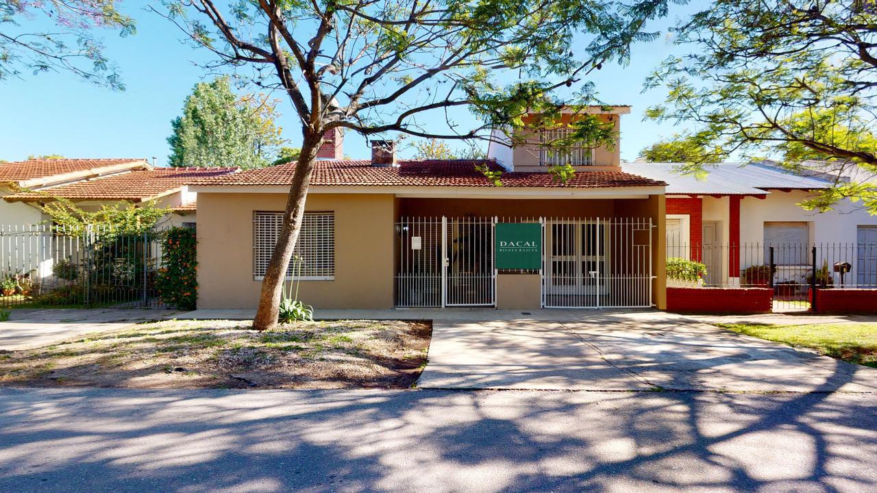 Casa en Venta en Gonnet - Dacal Bienes Raíces