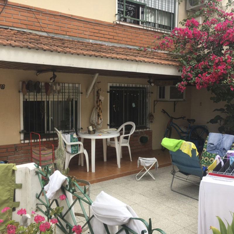 Venta Olivos Roche PH tipo Casa 2amb con patio y cochera