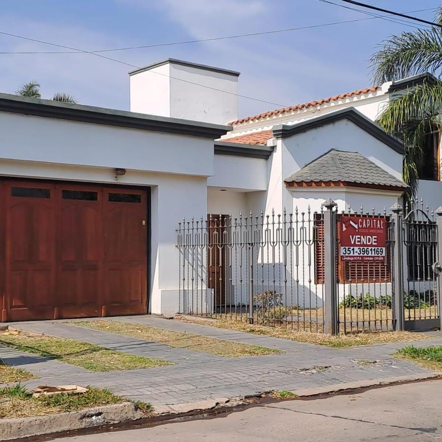 Casa venta Bº Cerro de las Rosas. 3 dormitorios escritura. Pileta, cochera