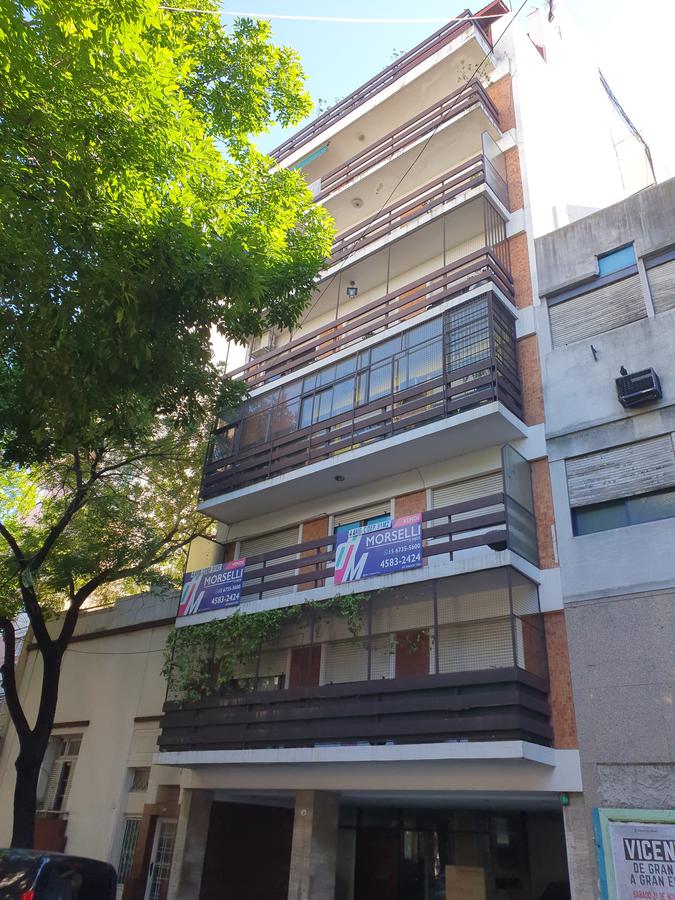 Excelente departamento de 5 amb - Al frente con balcon - Flores