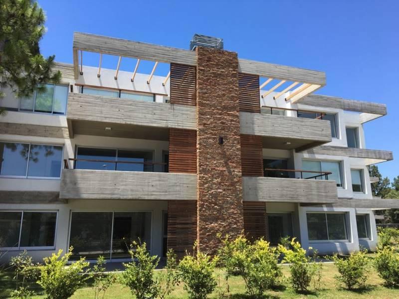 Venta depto 3 amb con piscina y cochera. Altos de Benavídez. Benavíde