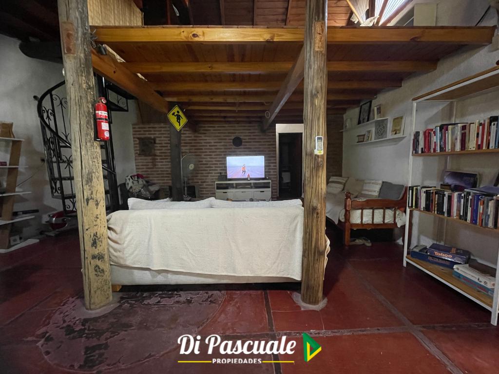 Venta Casa de Tres Habitaciones,  Patio y Galería - Moreno Norte con Cercanía al Centro