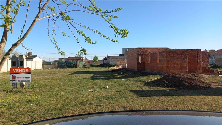 Terreno en  Barrio Mora  sobre calle Zurbriggen entre Geuna y Buffa