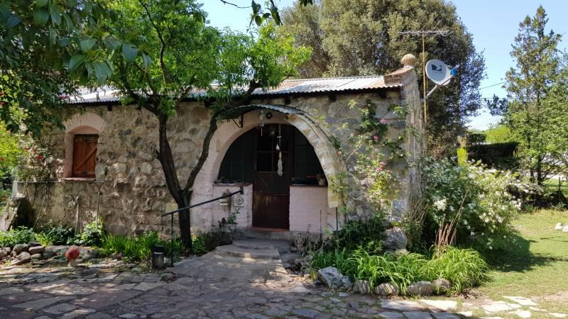 Casa  y Anexo monoambiente  en Bº La Higuerita, hermoso lugar con mucha vegetacion