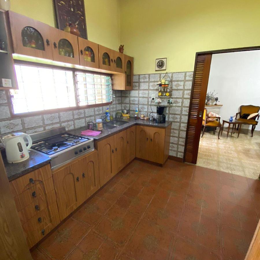 CHALET 5 AMBIENTES + DEPENDENCIA - LOTE 8,66x28,4