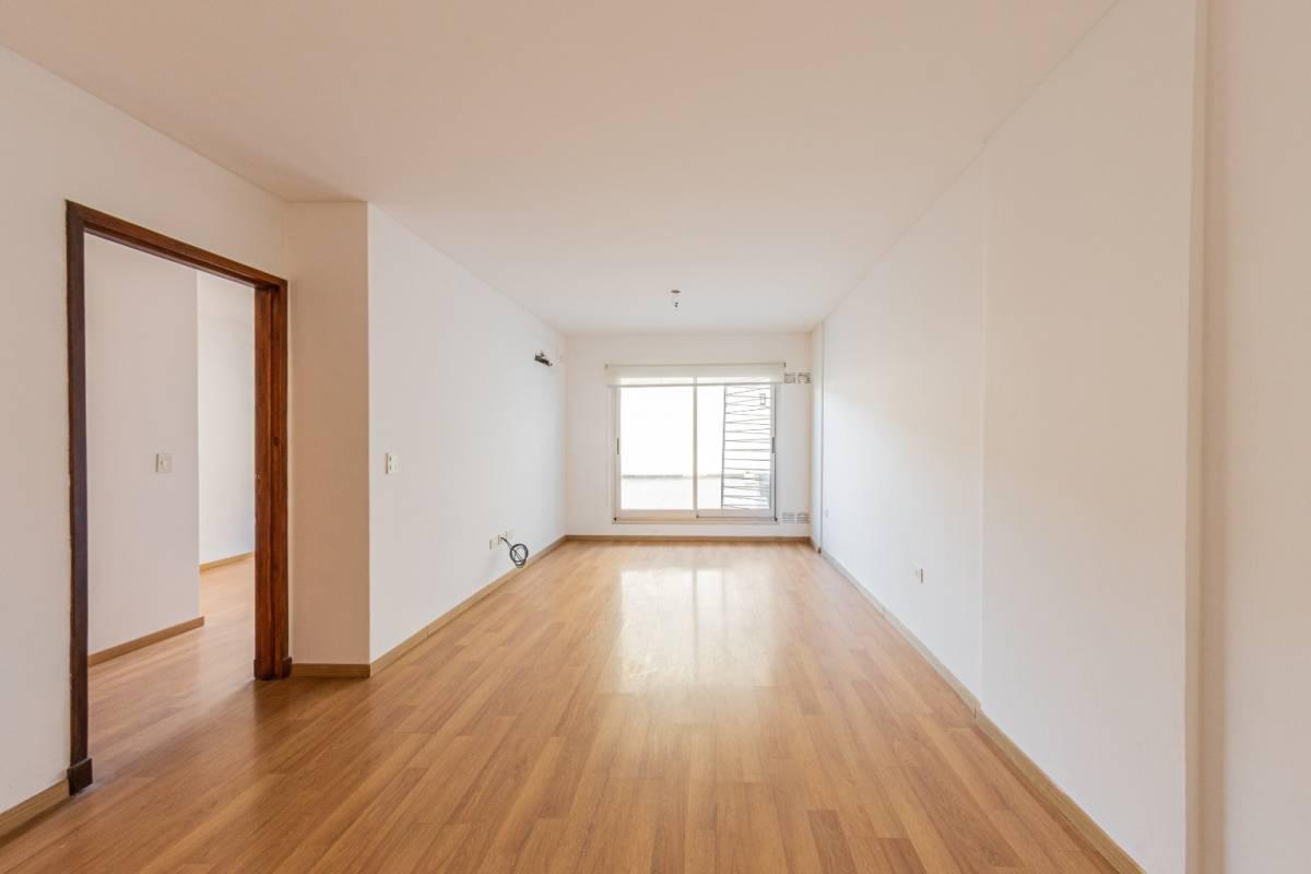 Venta departamento un dormitorio barrio Lourdes con patio