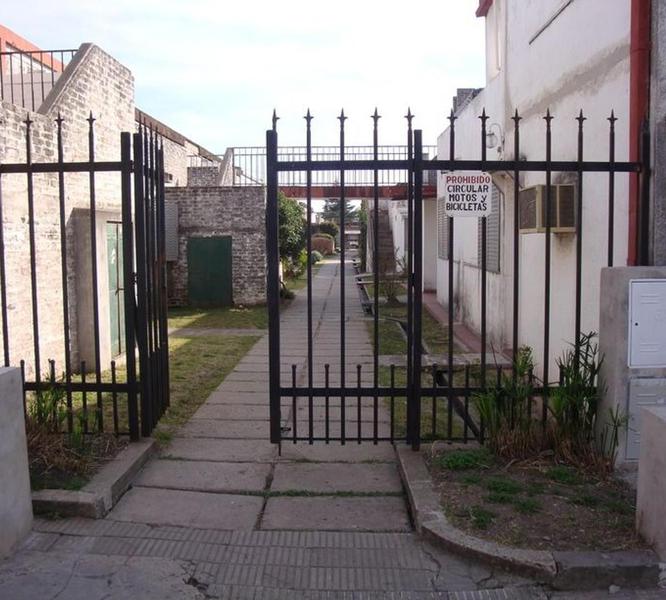 CIUFFOLI: Patio y terraza. Cochera. Oportunidad