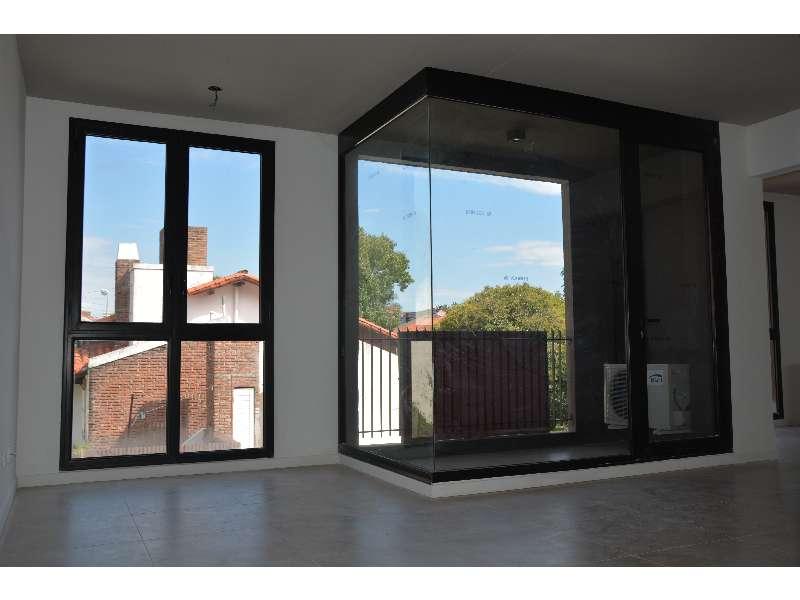 Venta Departamento La Lucila  3 amb con cochera mts estacion