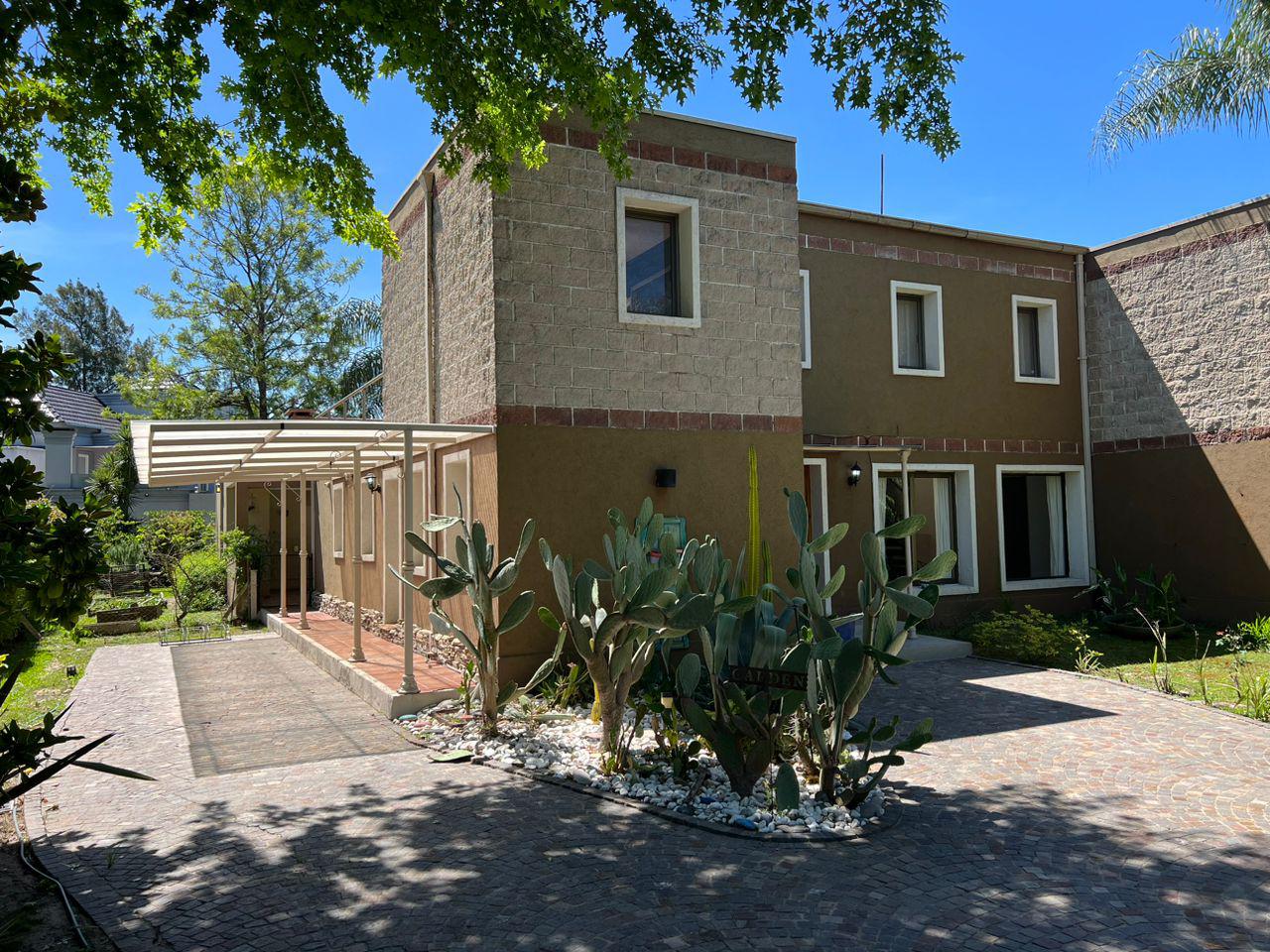 Casa en Campos de Alvarez barrio cerrado