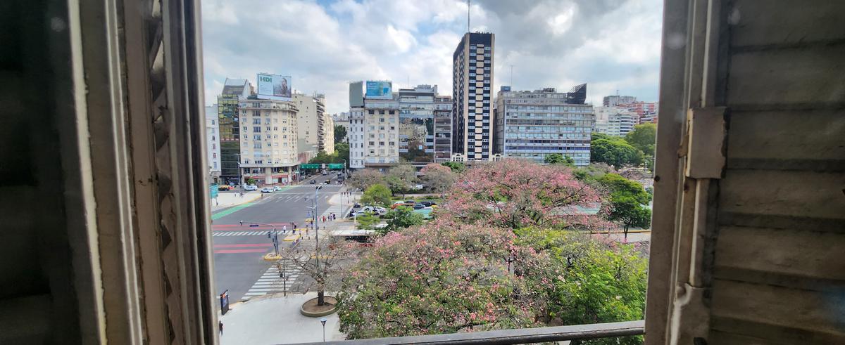 Oficina en Av. 9 de Julio y Av. Cordoba.