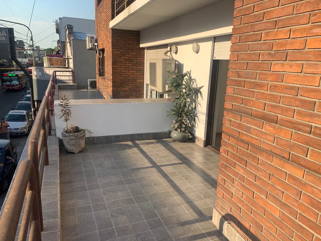 Departamento de tres ambientes en venta, Moron Sur -