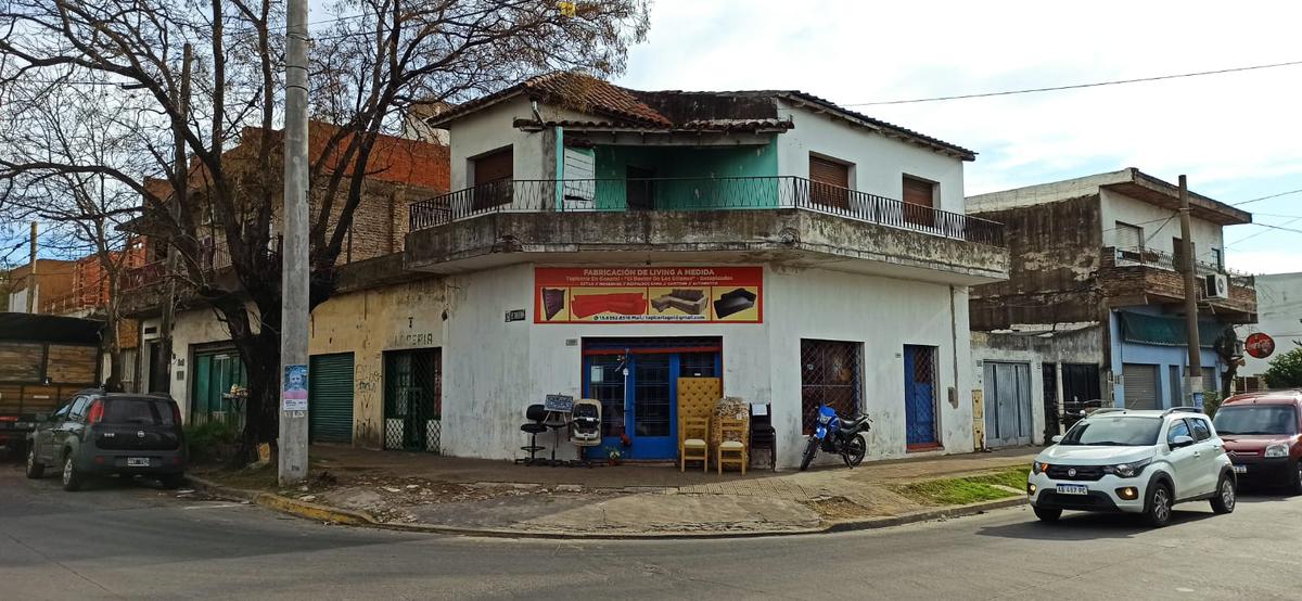 Venta Casa y Local en Importante Esquina  - Martin Coronado