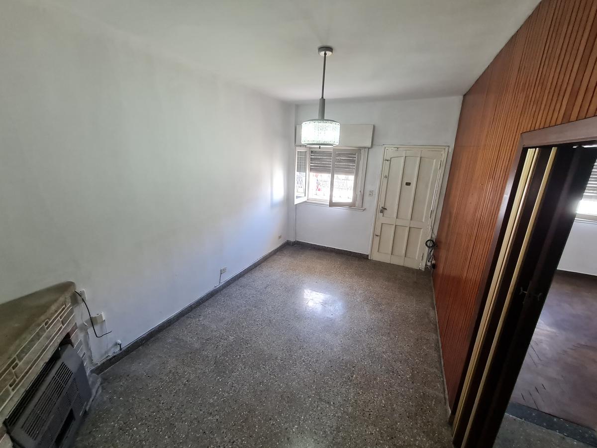 CASA CON LOTE PROPIO EN VENTA. JOSE LEON SUAREZ