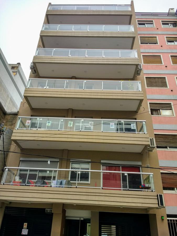 Departamento con renta! - Florida - 2 amb con 2 baños y balcón terraza!!