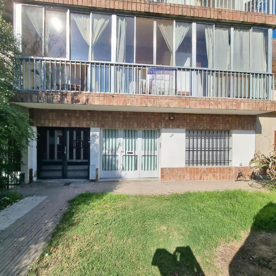 Venta departamento 2 dormitorios con patio Rosario