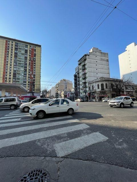 Local comercial de 18m2 en galeria Av. La Plata y J. B. Alberdi en Caballito en venta