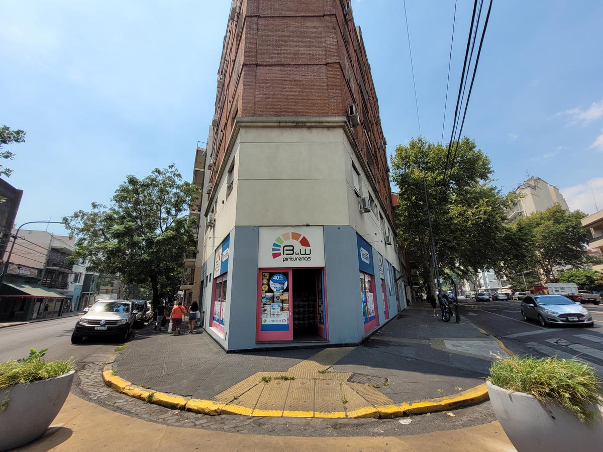 Venta Magnífico local comercial en esquina