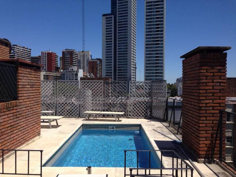 Duplex como una casa en Barrio Parque. Terraza propia con pileta y parrilla. 2 cocheras.