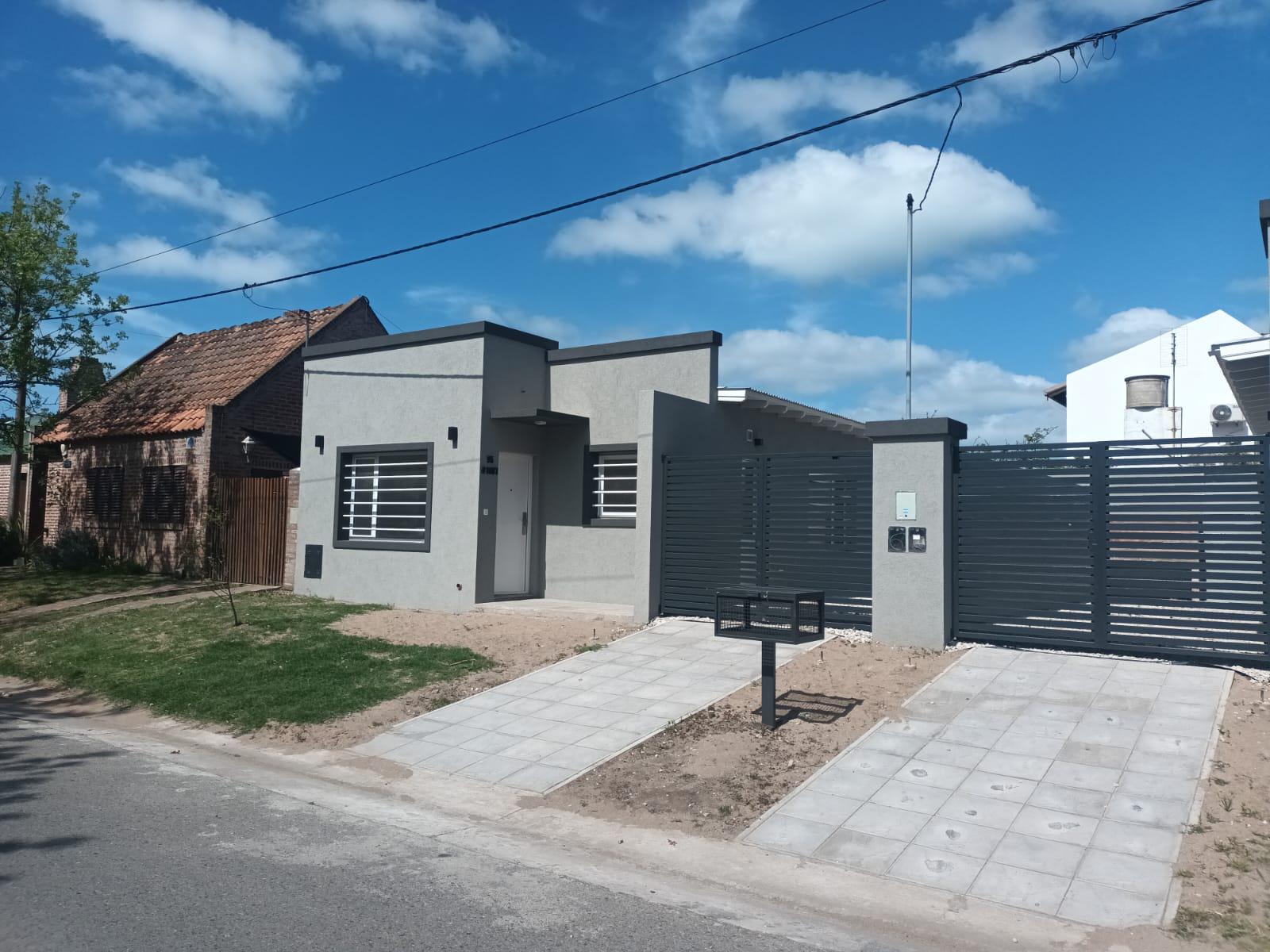 Casa en venta - 2 Dormitorios 1 Baño - Cochera - 100Mts2 - Necochea