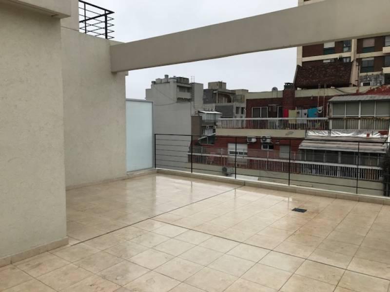 Curapaligue Al 400, al frente. 2 Ambientes con balcon. Terraza y parrilla