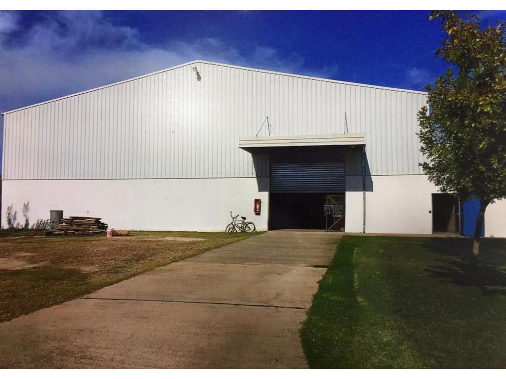 Nave Industrial con Oficinas en venta en Hudson