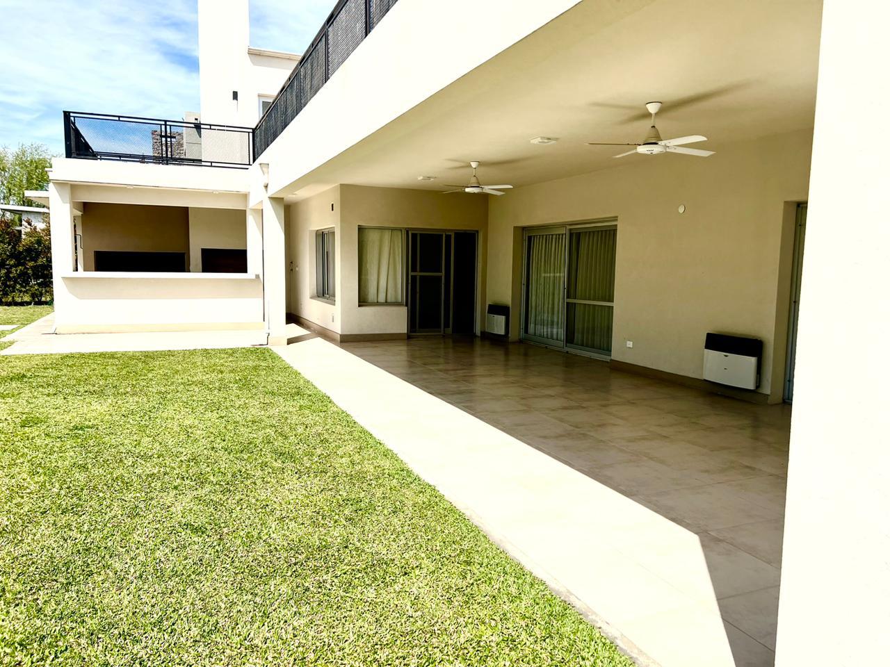 Excelente casa en Club Náutico Albanueva, Rincón de Milberg