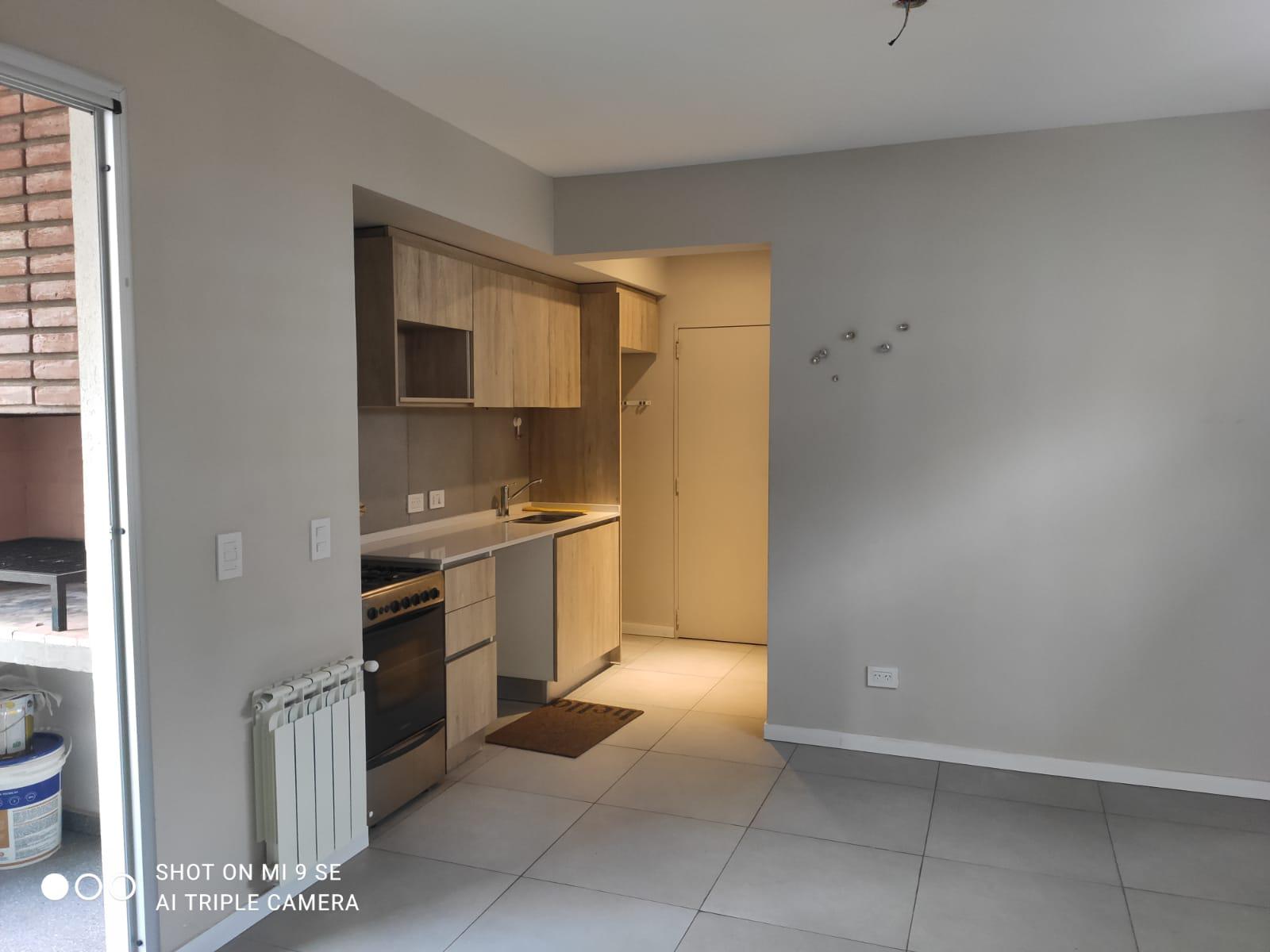 VENTA DEPARTAMENTO DE 3 AMBIENTES CON BALCÓN Y PARRILLA PROPIA  EN VILLA DEL PARQUE