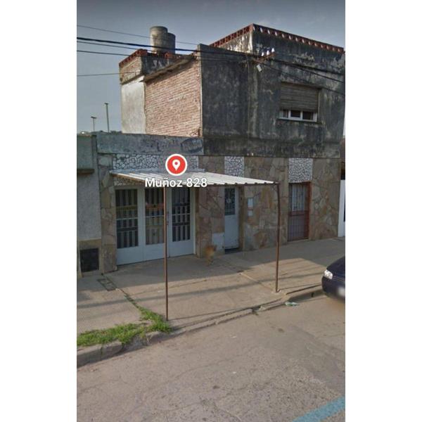 VENTA DE CASA DE DOS PISOS CON TERRENO Y LOCAL COMERCIAL - ROSARIO