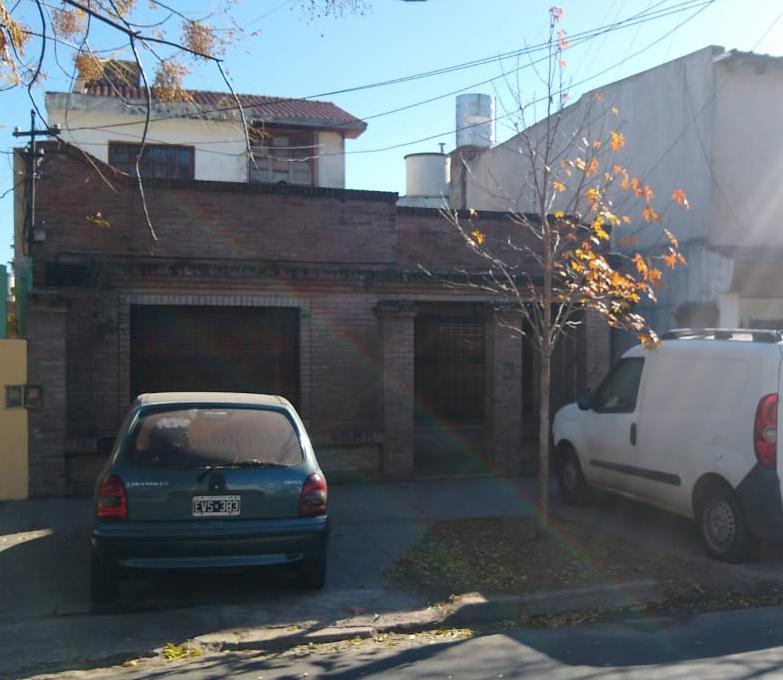 Casa al FTE con 2 dorm y casa al C/FTE con 3 dorm en 2 plantas. Ideal 2 familias. R de Escalada