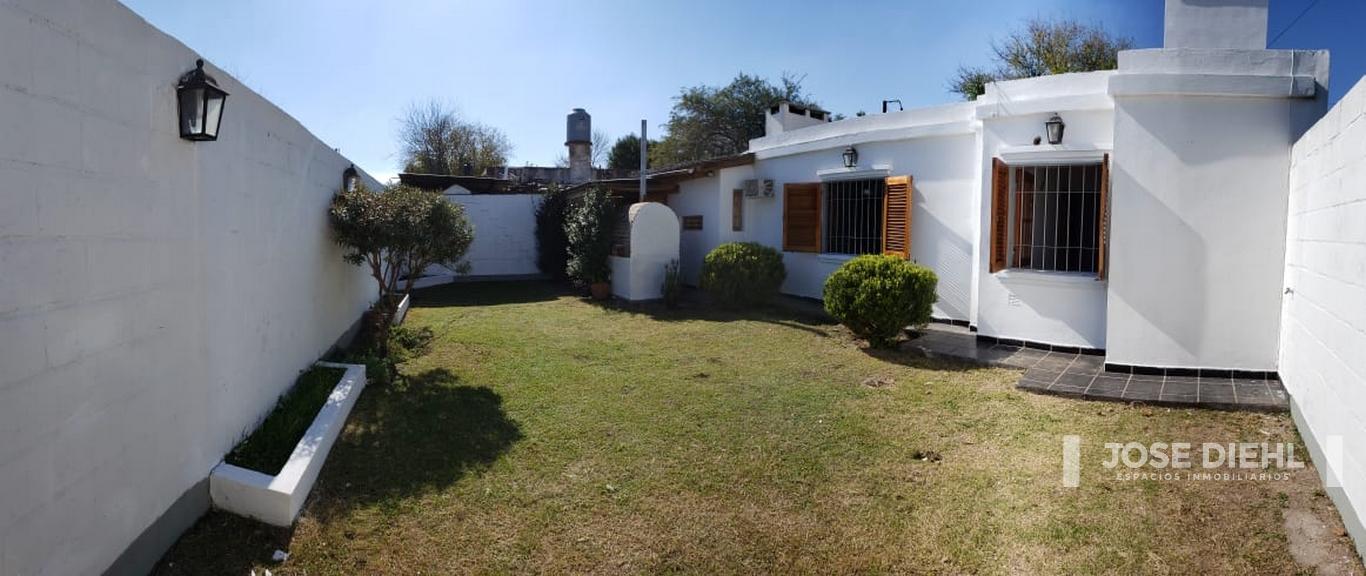 Casa en VENTA Arguello 3 dormitorios con patio a 400 mts Recta Martinoli- APTO BANCOR