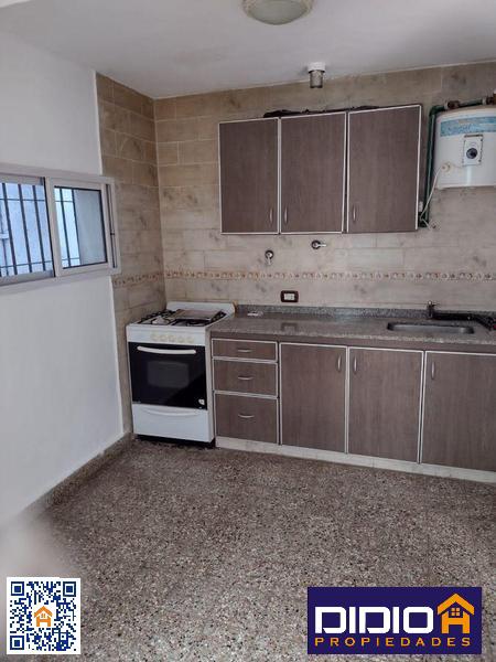 Departamento tipo casa y DEPOSITO (o posible local) en venta sobre Alsina zona céntrica, Burzaco!!!