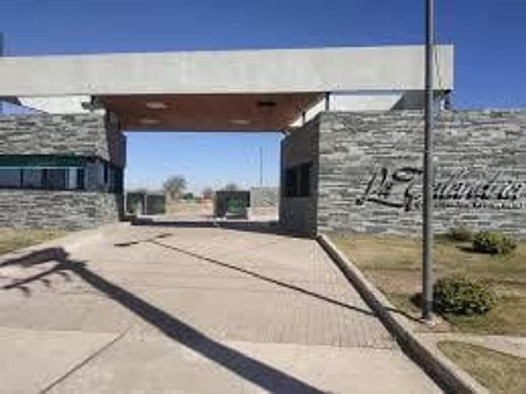 Terreno en venta  La calandria barrio cerrado