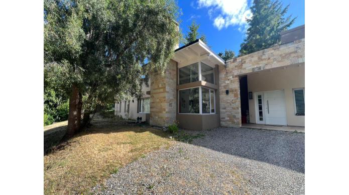 Casa en Valle Escondido    Depto para Turistas  SOBRE EL LAGO