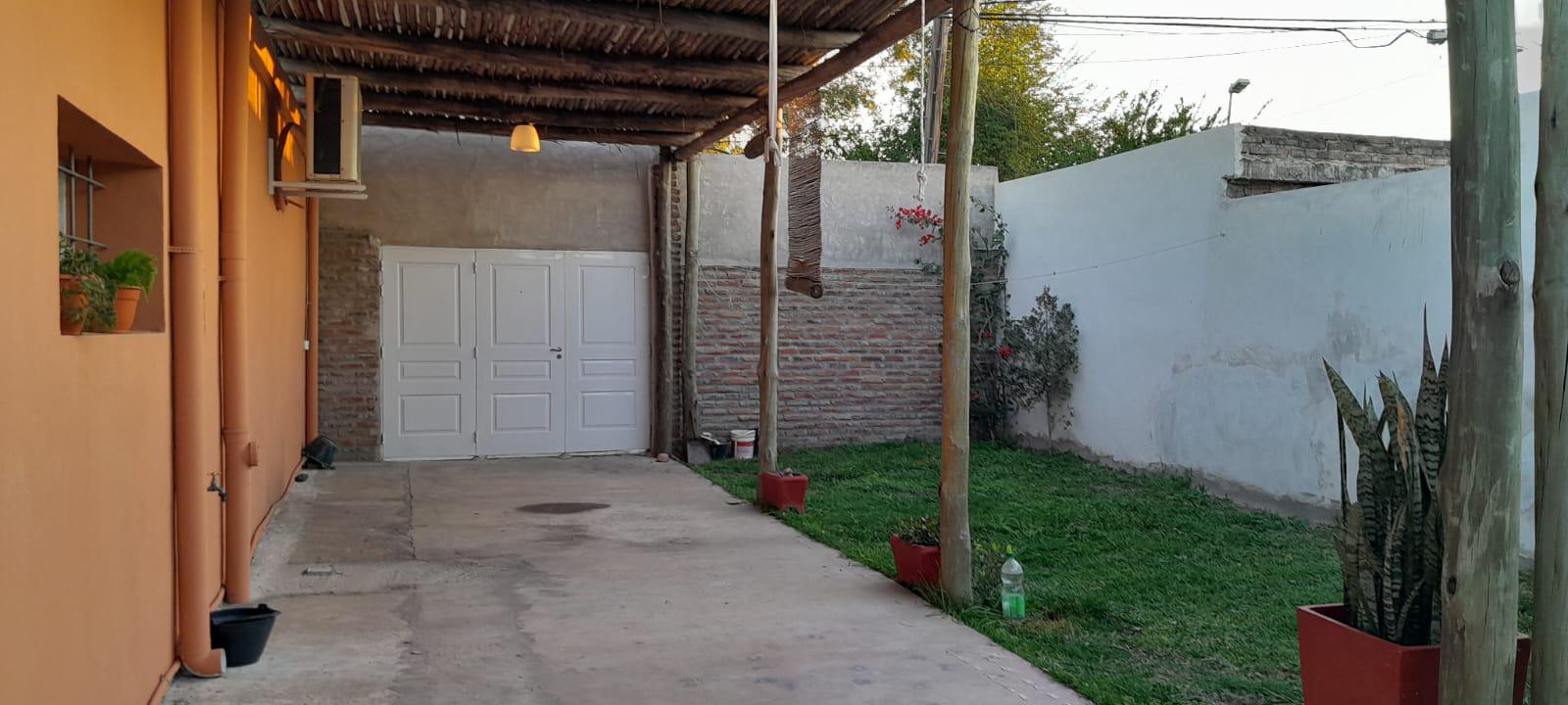 CASA 2 DORMITORIOS EN VENTA A METROS DE BLAS PARERA