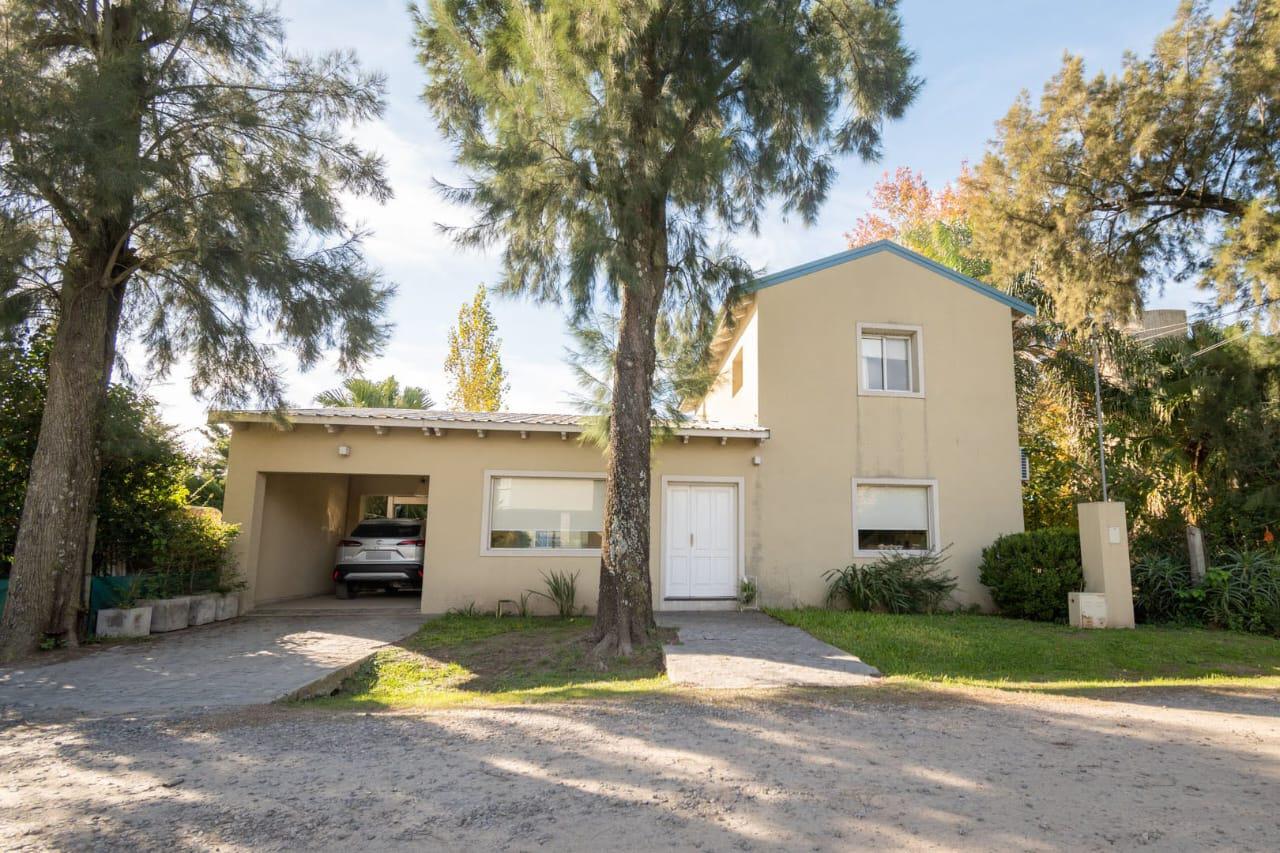 Casa de 3 dorm , quincho , 3 baños , cocheras