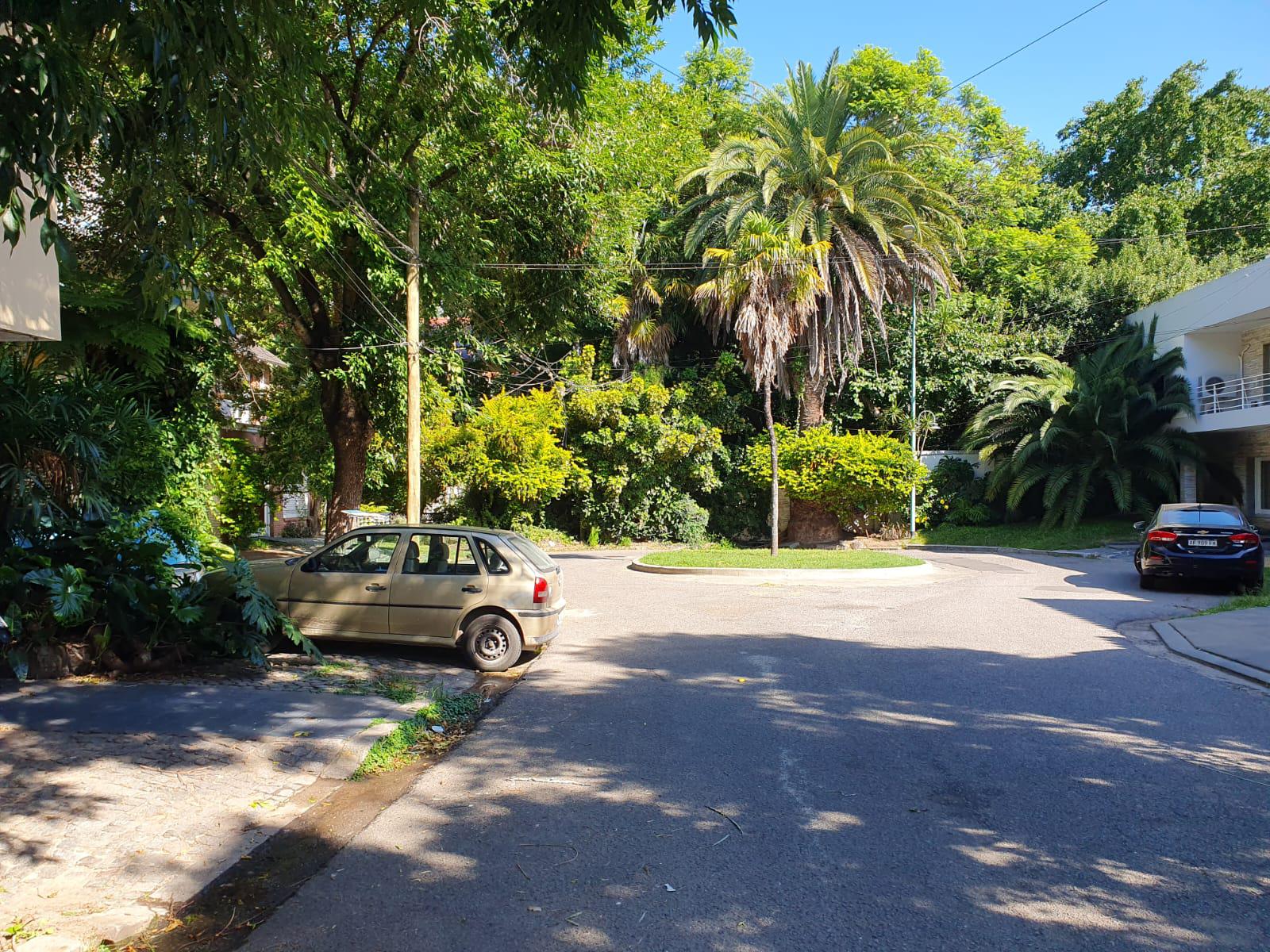 ESPECTACULAR CASA tipo PH 2 PLANTAS BALCÓN TERRAZA EN OLIVOS/ZONA QUINTA PRESIDENCIAL-CALLE CORTADA CON ROTONDA-POSIBILIDAD DE OBTENER 3 UNIDADES.