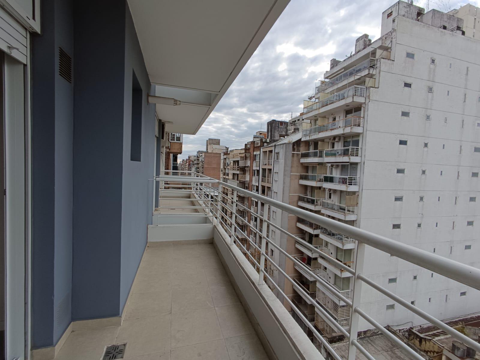 VENTA - DEPARTAMENTO 2 DORMITORIOS - 2 BAÑOS - MORENO 500 - ZONA RIO