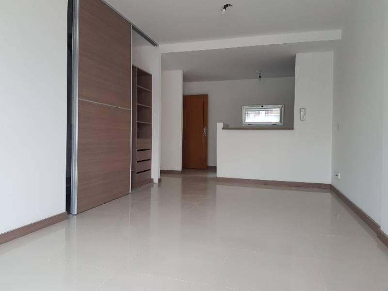 VENTA MONOAMBIENTE/OFICINA CON BALCON SOBRE JB JUSTO Y VERA APTO PROFESIONAL