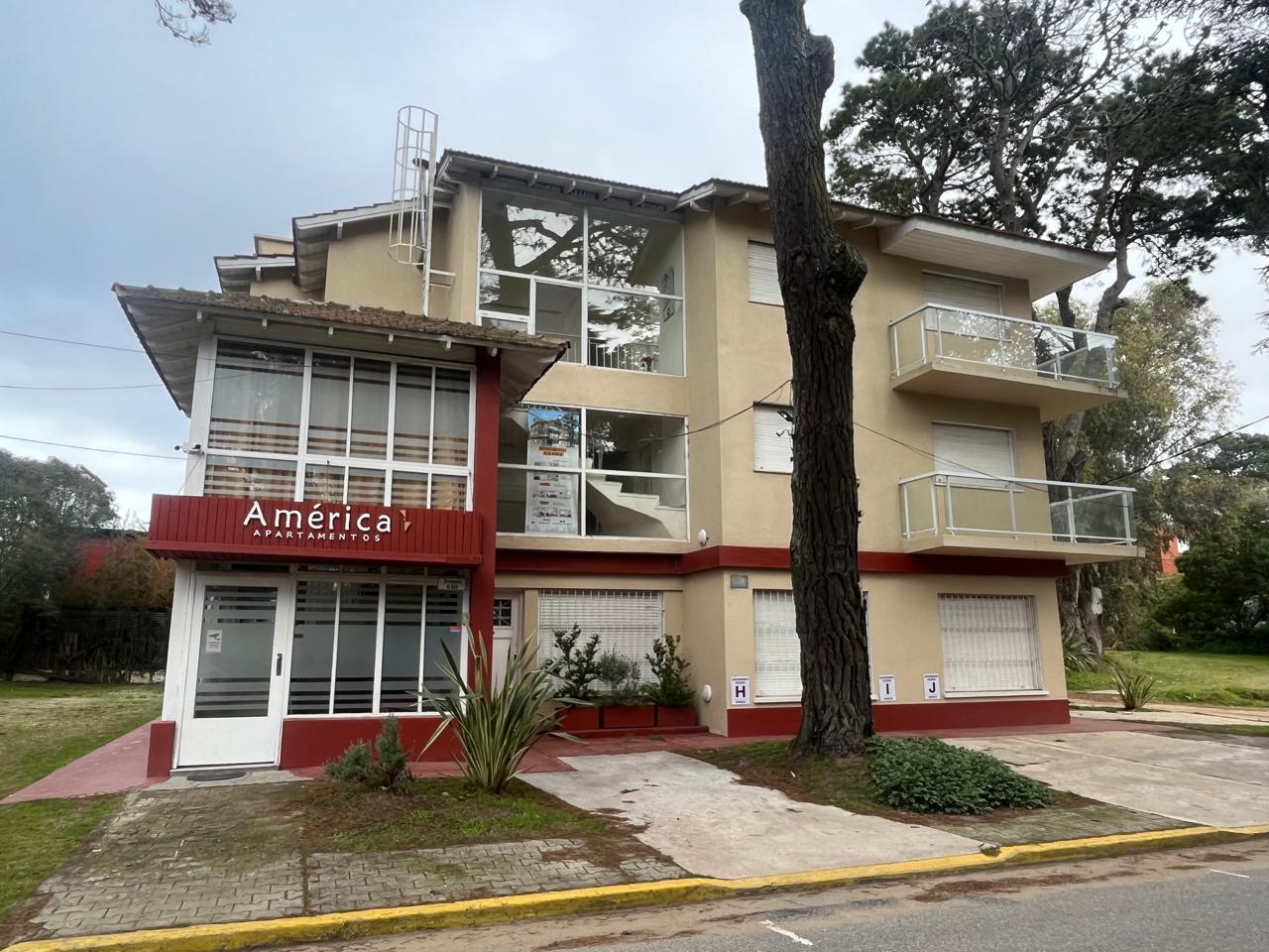 DEPARTAMENTO MONOAMBIENTE EN PINAMAR CENTRO REMODELADO A NUEVO