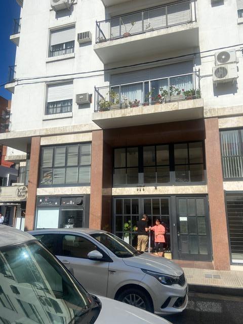 DEPARTAMENTO  - SAN MARTIN Y CRESPO - 2° PISO AL FRENTE 120 M2 - BAJO SU PRECIO